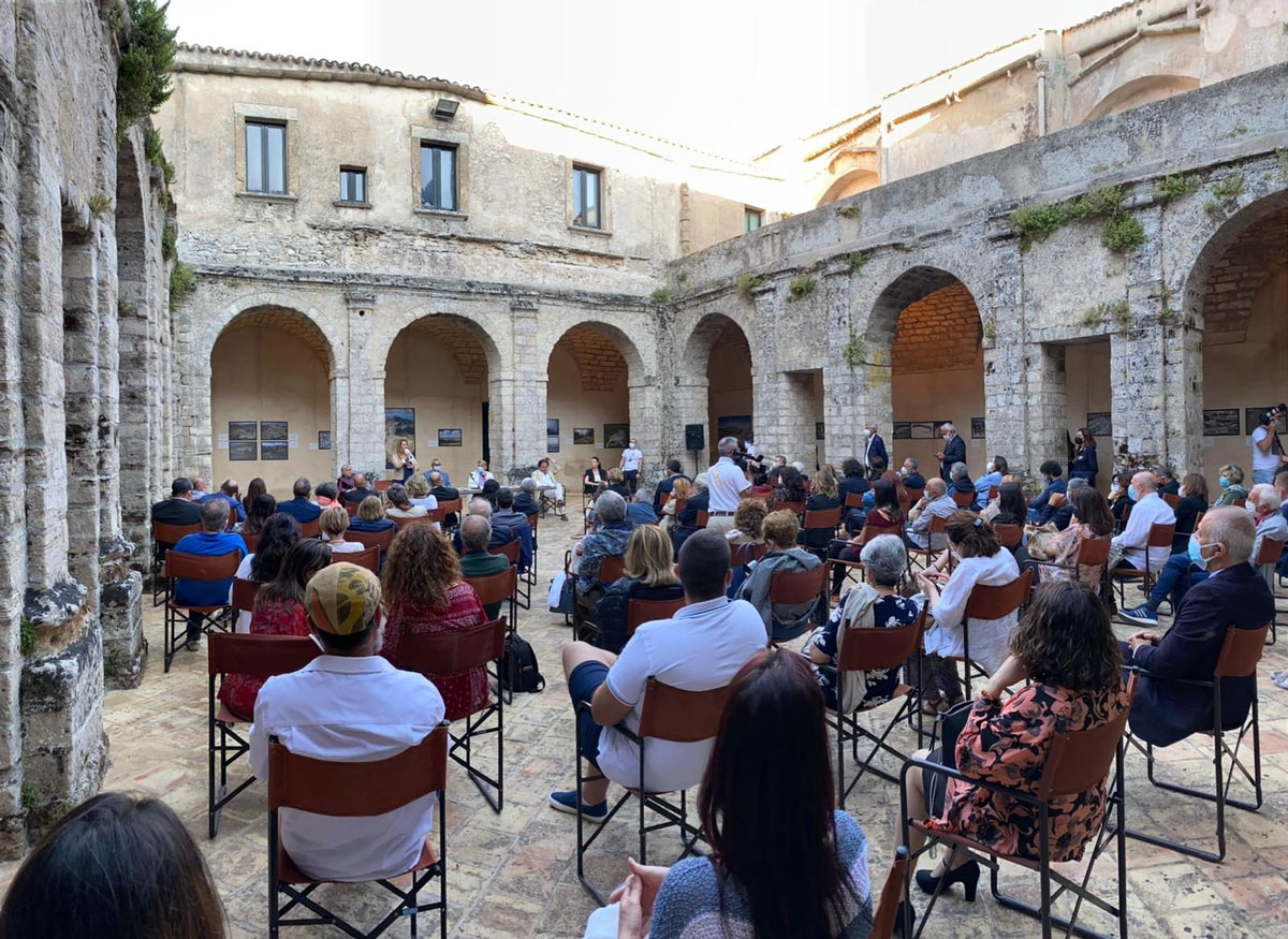 L'inaugurazione nel chiostro dell'Istituto Wigner – San Francesco